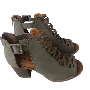 City classified open toe heels